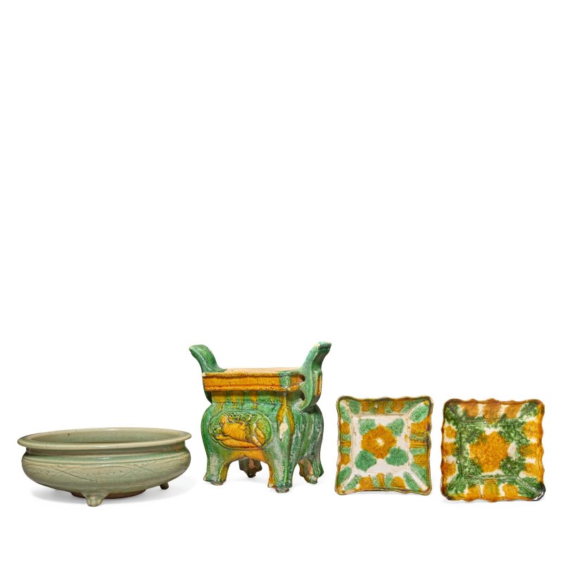 遼及明 三彩陶香爐一件、三彩方盤一對及龍泉青釉香爐一件 | A SANCAI POTTERY INCENSE BURNER, A PAIR OF SANCAI GLAZED SQUARE DISHES AND A LONGQUAN CELADON INCENSE BURNER