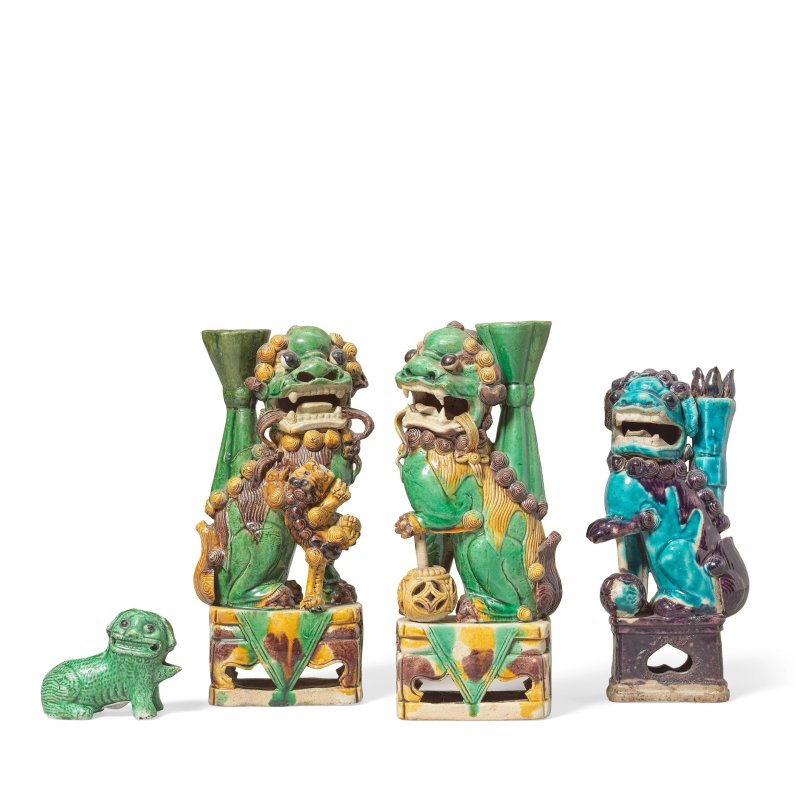 清康熙 素三彩佛獅一對、綠釉犬水滴及紫藍彩佛獅一件 | A PAIR OF FAMILLE VERTE BUDDHIST LIONS, A GREEN-GLAZED BISCUIT 'DOG' WATER DROPPER AND A TURQUOISE AND AUBERGINE-GLAZED 'BUDDHIST LION' INCENSE-STICK HOLDER