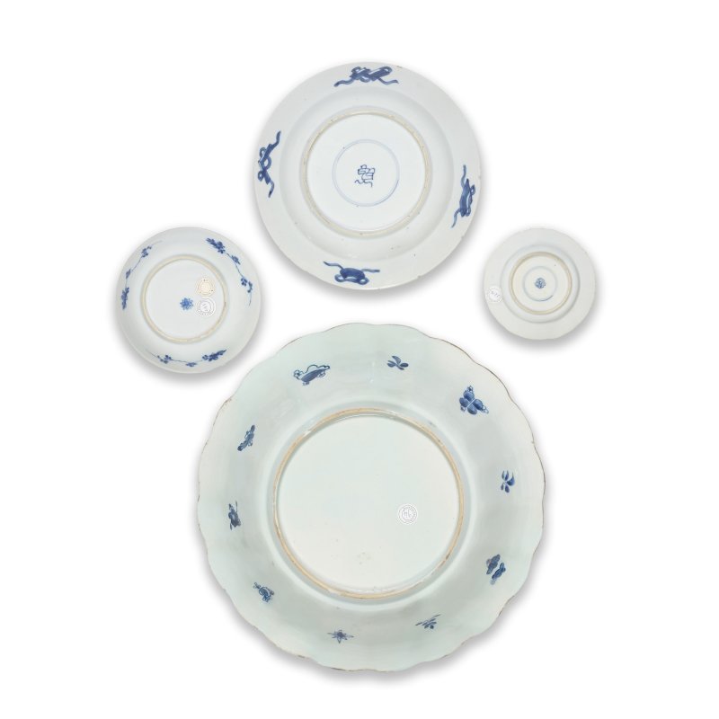 清康熙 青花繪盤四件 | FOUR BLUE AND WHITE DISHES - 图2
