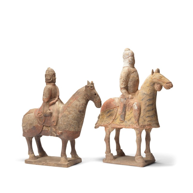 北齊 騎士俑兩件 | TWO PAINTED POTTERY EQUESTRIAN WARRIORS - 图2