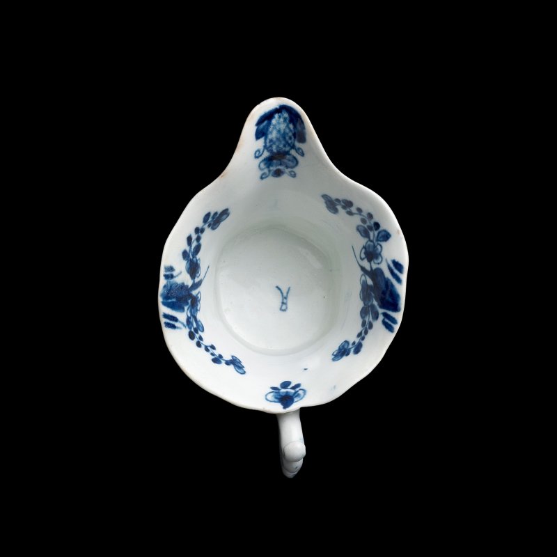 A Worcester 'Wigornia' creamboat, circa 1754 - 图2