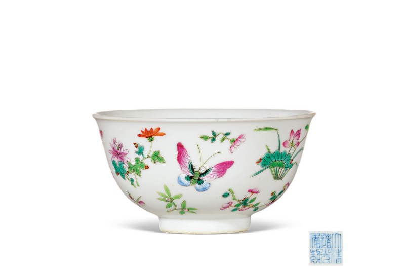 清道光  粉彩百蝶花卉纹碗