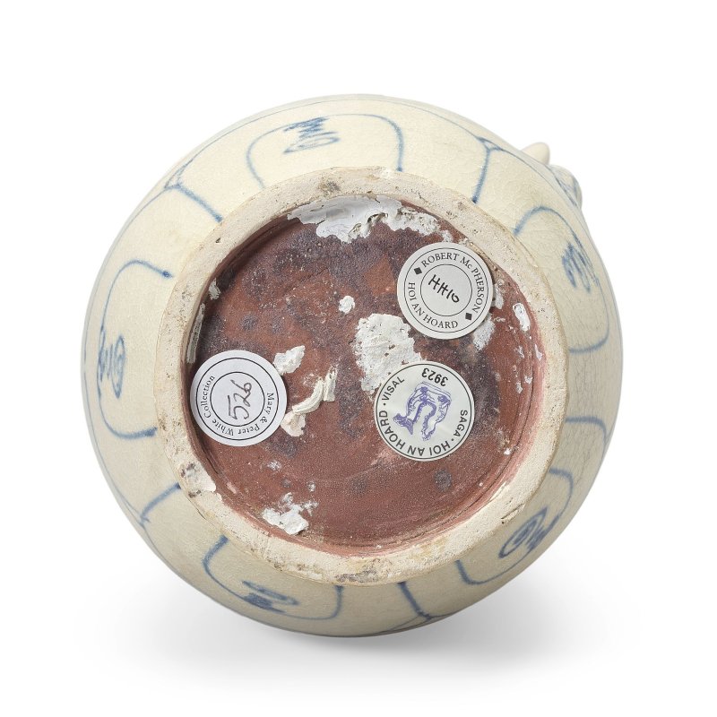 越南 十五/十六世紀 青花花卉紋執壺 | A HOI AN HOARD BLUE AND WHITE EWER - 图7