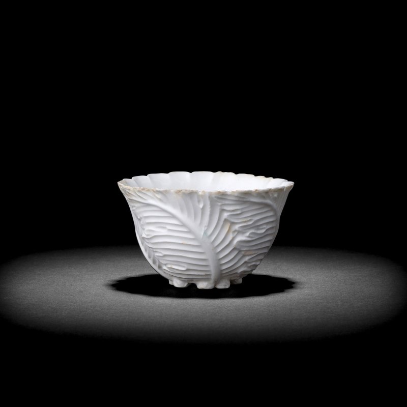 A Chelsea white acanthus or 'Strawberry Leaf' teabowl, circa 1745-49