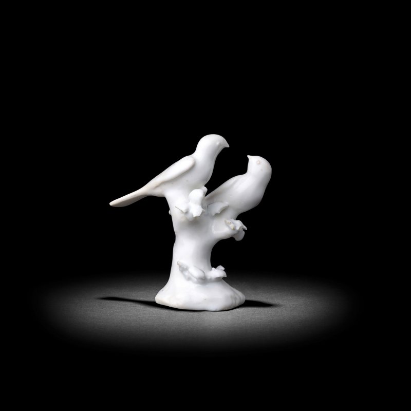 An important documentary Derby white model of two birds, dated 1751 - 图5