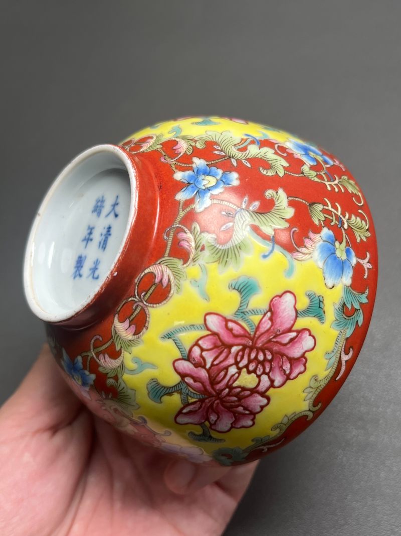 清光绪  珊瑚红地洋彩花卉碗（一对） - 图26