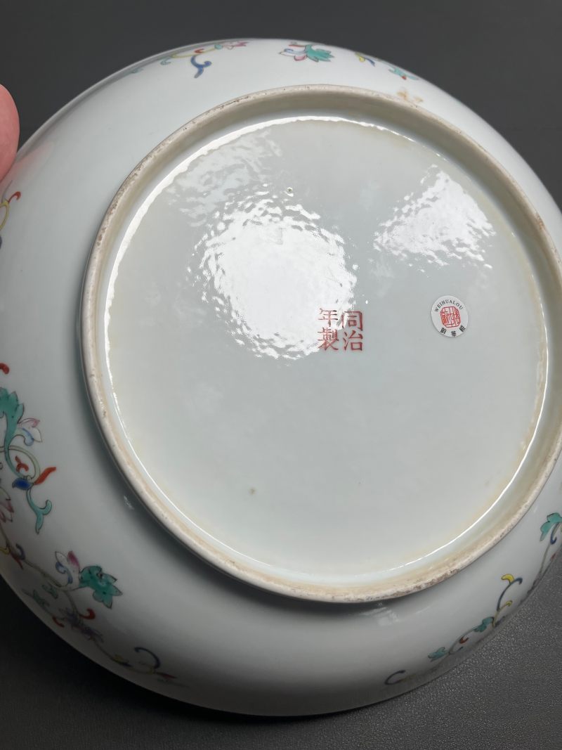 清同治  黄地粉彩百蝶图盘 - 图21