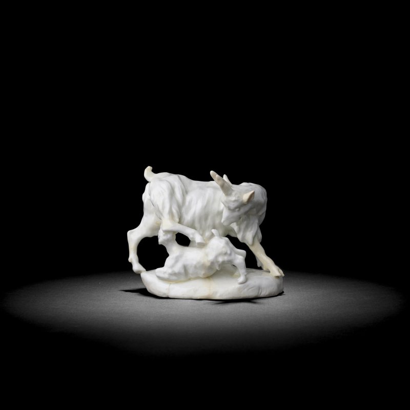 A Derby white 'Dry Edge' model of a nanny goat and kid, circa 1753 - 图3