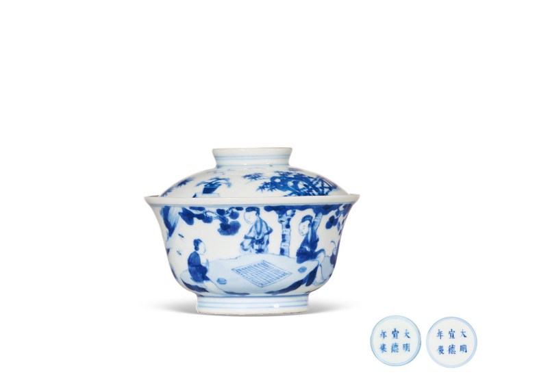 清雍正  青花“侍女对弈”图盖碗