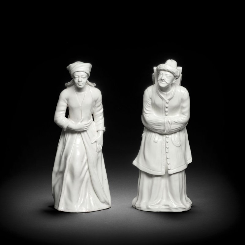 Two Chantilly white soft-paste figures with baskets (Hotteux), circa 1750-55 - 图3