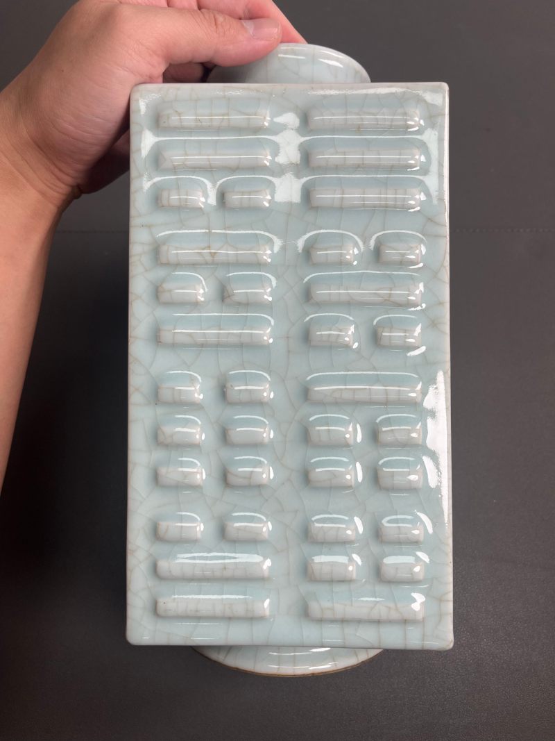 清同治  粉青釉模印八卦纹琮式瓶 - 图6