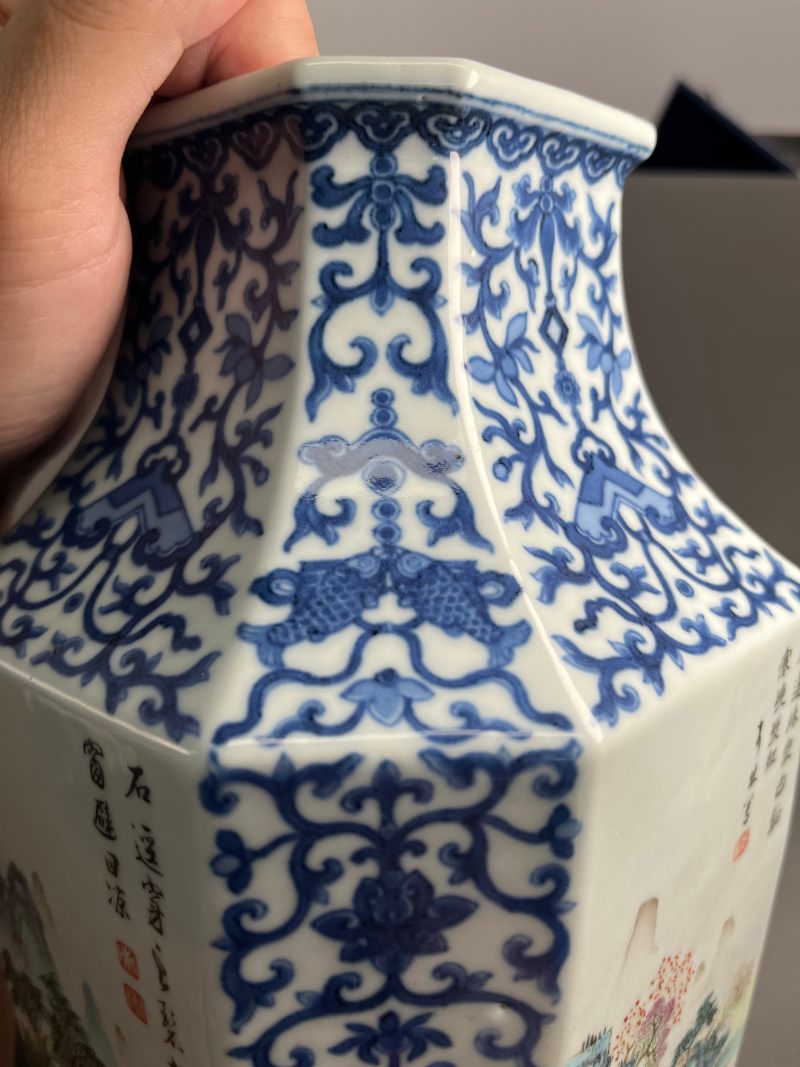 清乾隆  青花八吉祥开光洋彩“四时燕居”图诗文八方瓶 - 图22