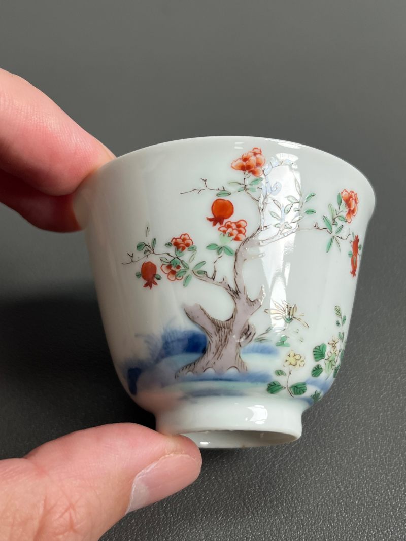 清雍正  五彩五月石榴花神杯 - 图3