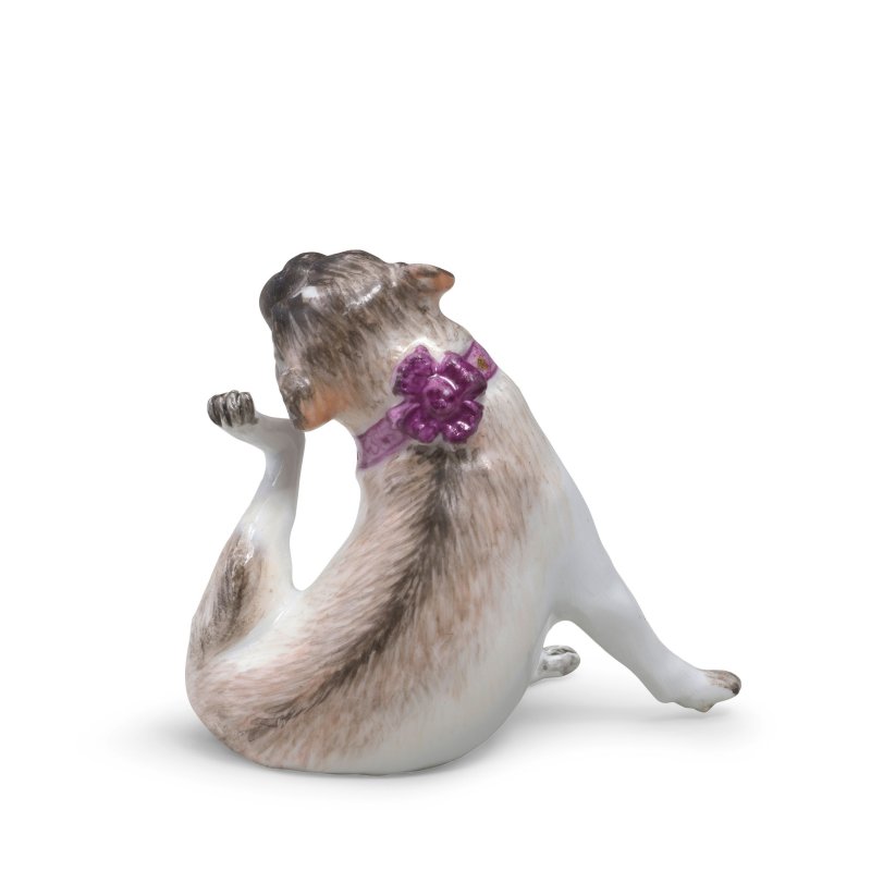 A Meissen miniature figure of a seated pug dog, circa 1745 - 图2