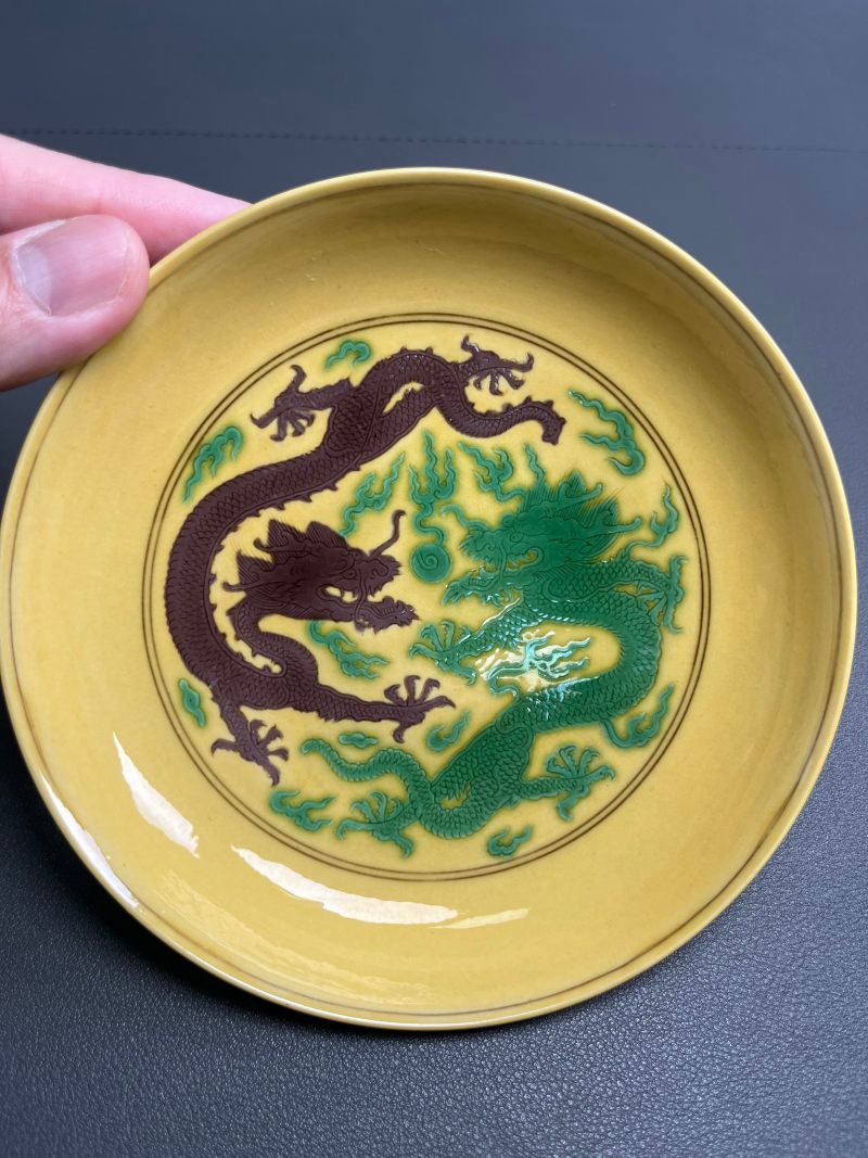 清乾隆  黄地素三彩紫绿龙纹盘 - 图5