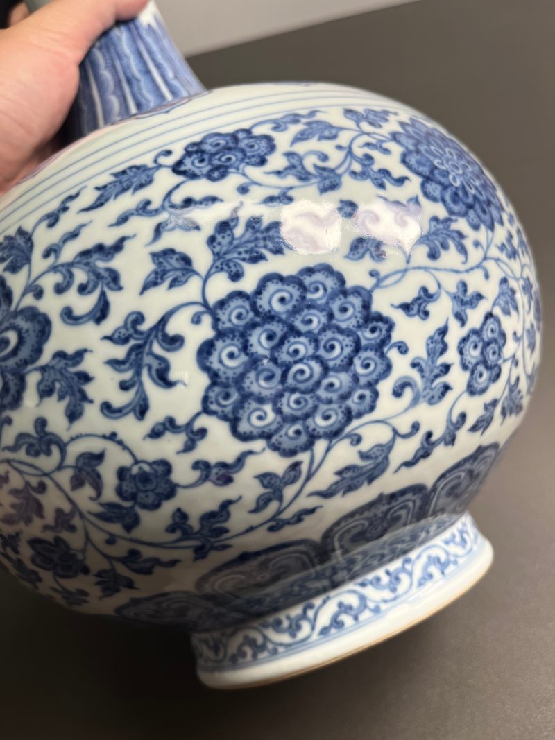 清乾隆  青花缠枝莲纹赏瓶 - 图14