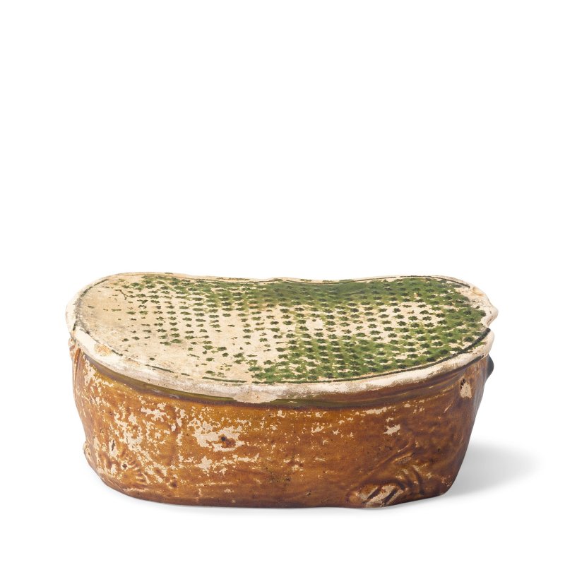 金 赭綠釉佛獅枕 | AN AMBER AND GREEN-GLAZED POTTERY 'LION' PILLOW - 图2