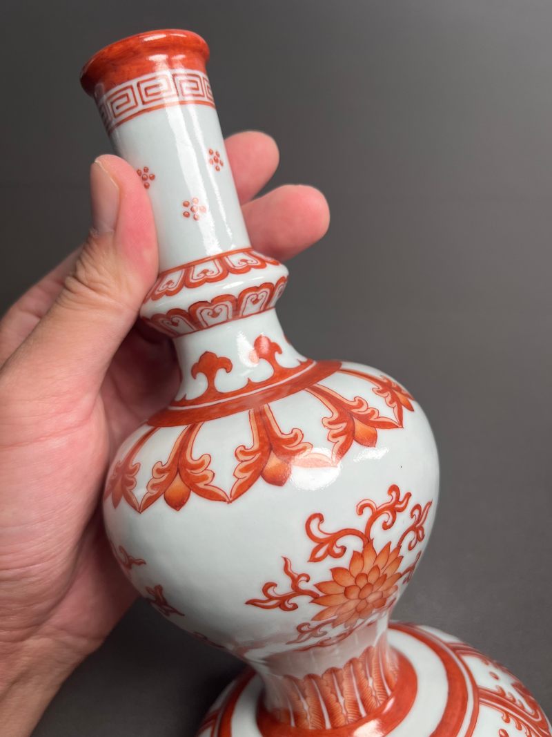 清乾隆  矾红彩缠枝莲纹甘露瓶 - 图20