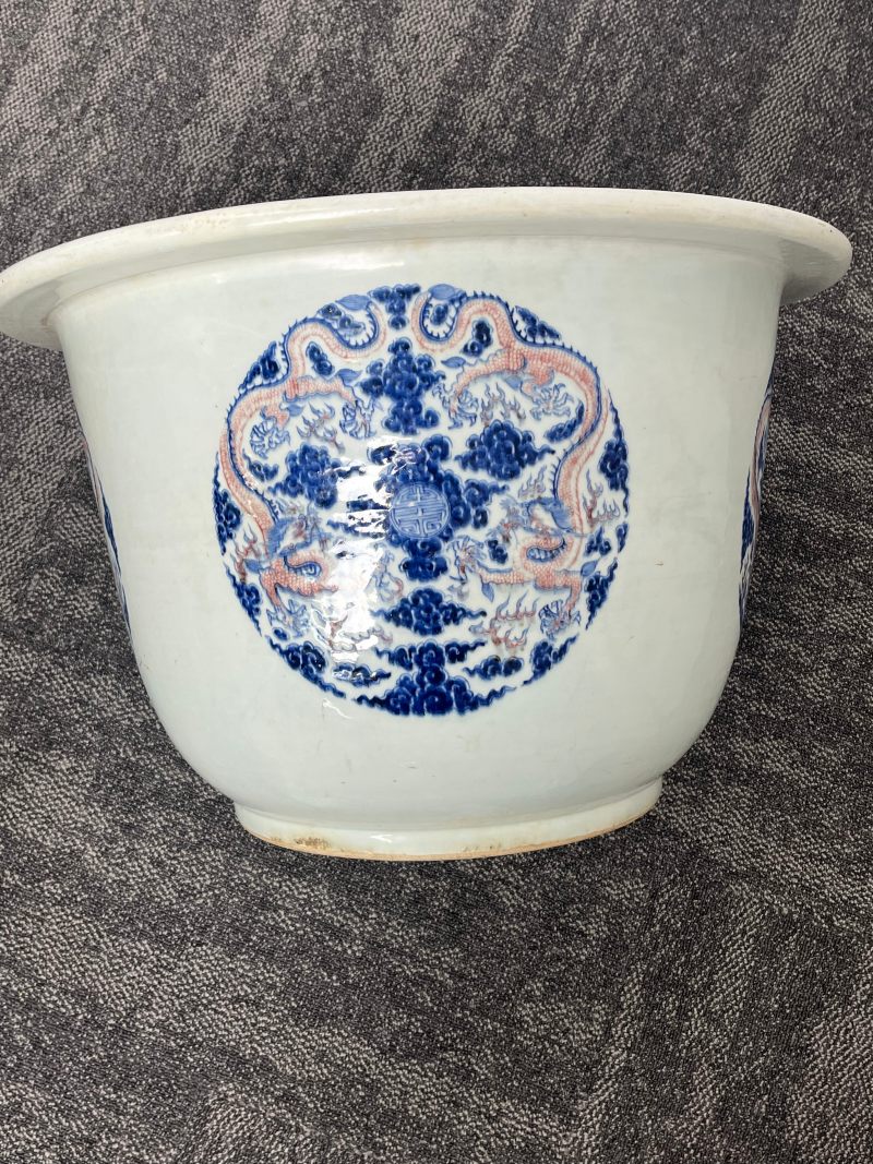 清康熙  御制青花釉里红“八龙贺寿”纹大花盆 ( 带木座 ) - 图9