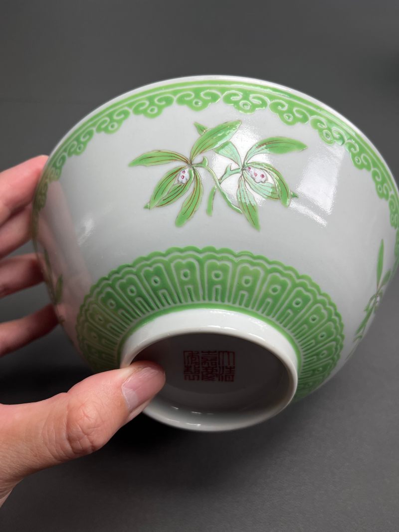 清嘉庆  淡绿料兰花纹碗（一对） - 图6