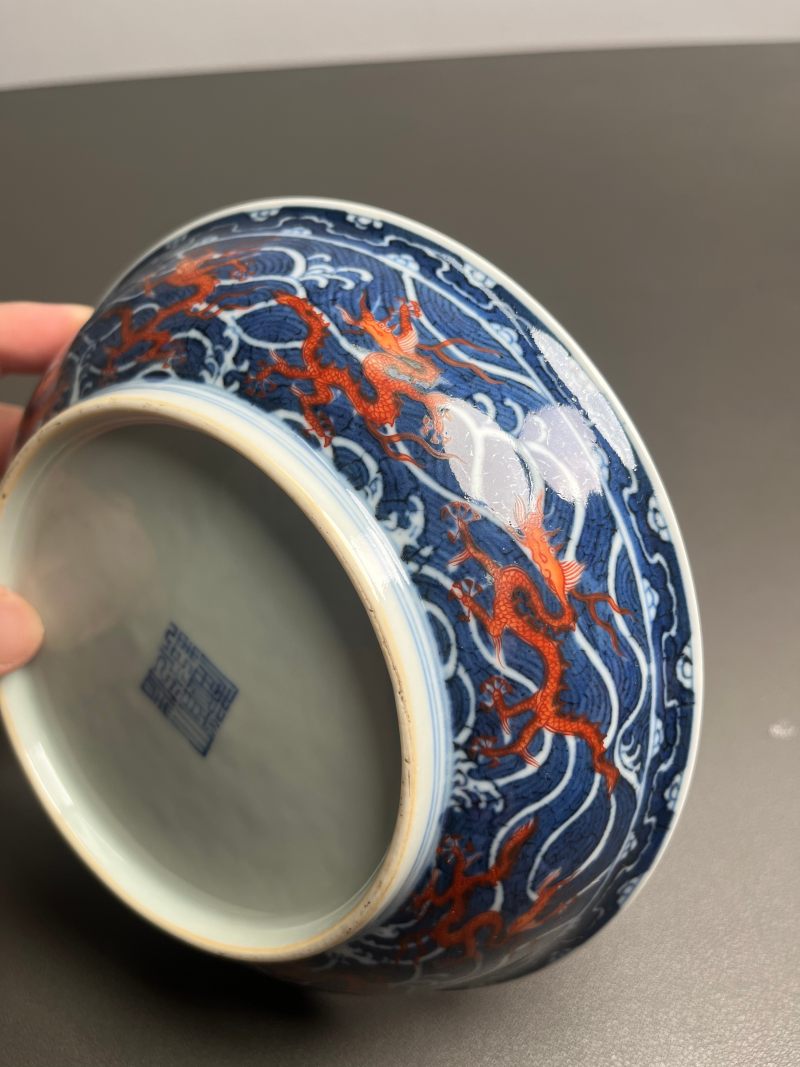 清道光  青花矾红九龙闹海图盘 - 图14