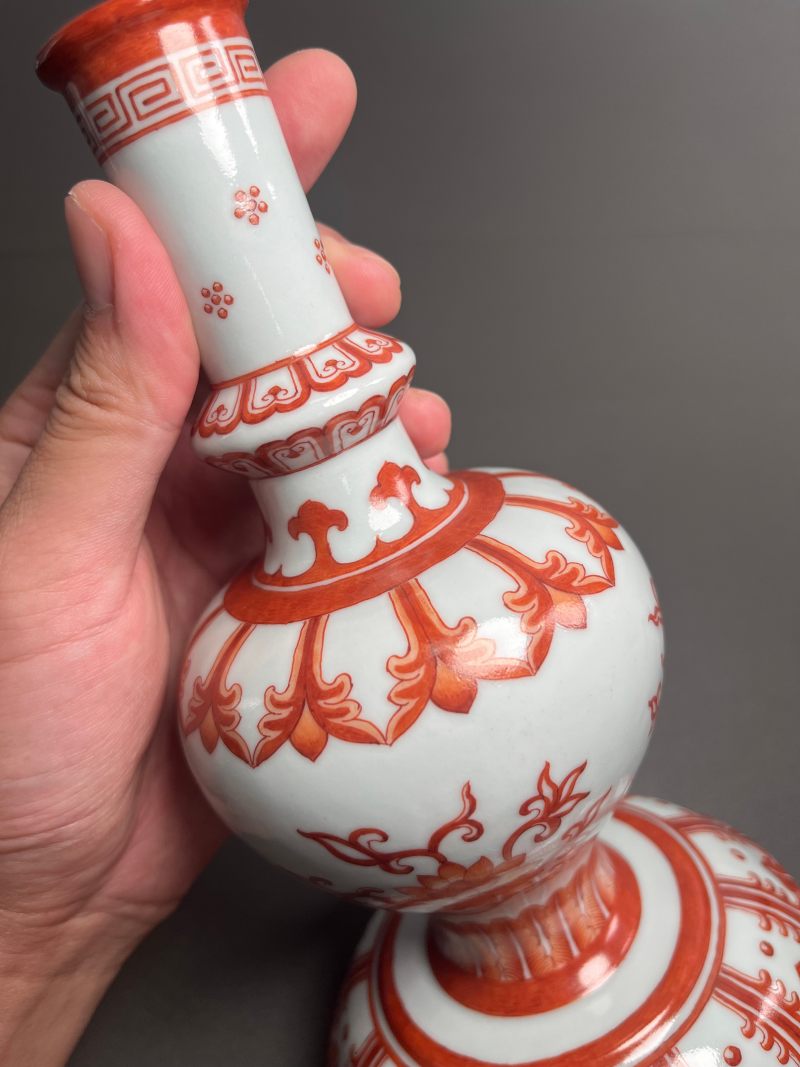 清乾隆  矾红彩缠枝莲纹甘露瓶 - 图21