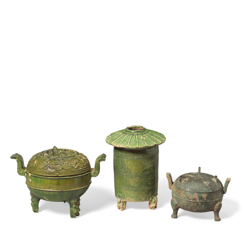 漢 綠釉三足鼎、轂倉形罐及金屬香爐 | A LEAD GREEN-GLAZED HILL BURNER AND COVER, A GRANARY JAR AND A METAL INCENSE BURNER AND COVER - 图2