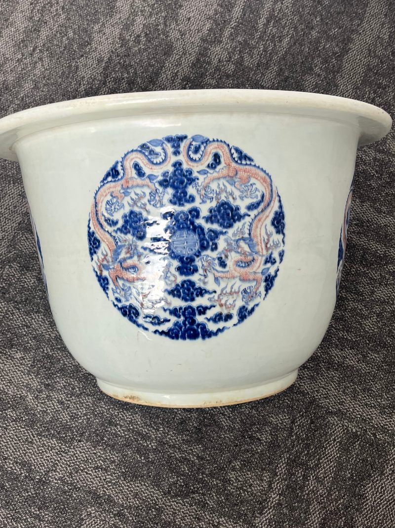 清康熙  御制青花釉里红“八龙贺寿”纹大花盆 ( 带木座 ) - 图10