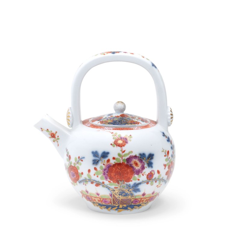 A Meissen teapot and cover, circa 1735