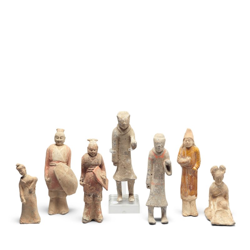 漢及更晚 陶俑一組七件 | A GROUP OF SEVEN TERRACOTTA FIGURES