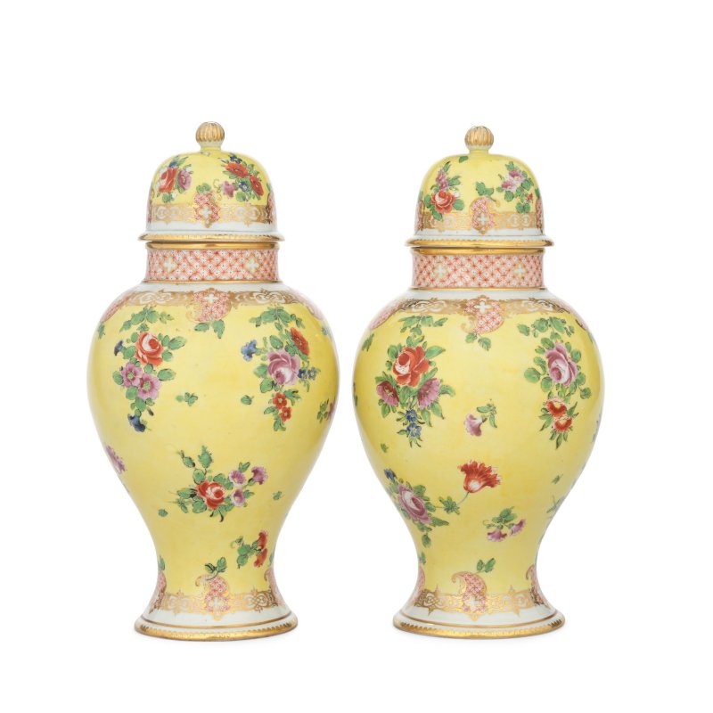 A rare pair of Champion's Bristol vases and covers, circa 1772-75 - 图3