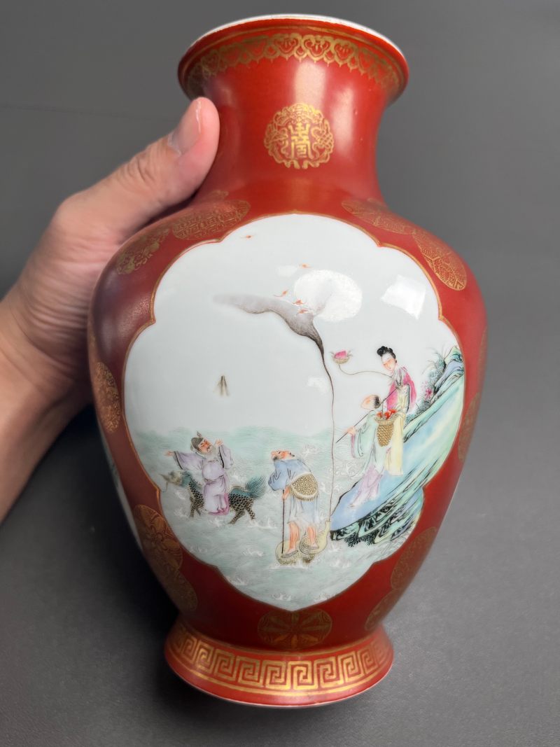 民国  珊瑚红地描金皮球花开光粉彩八仙图大口尊 - 图2