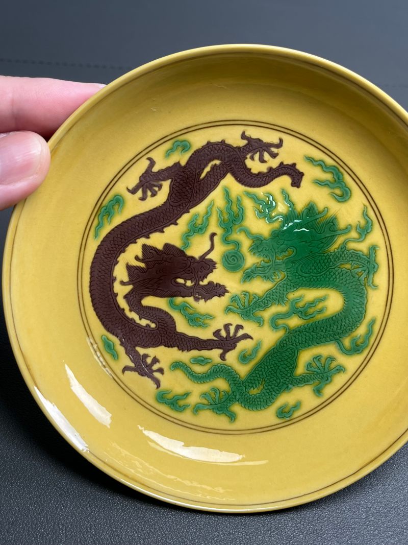 清乾隆  黄地素三彩紫绿龙纹盘 - 图9