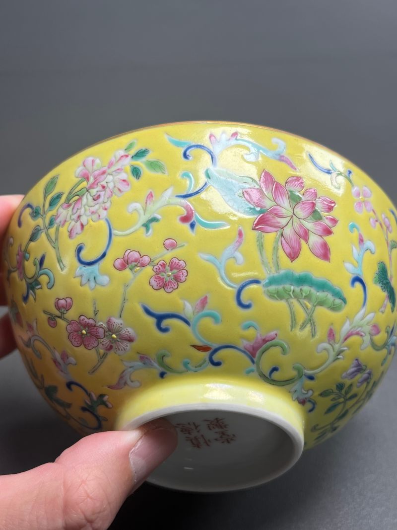 清道光  “慎德堂制”黄地粉彩折枝花卉纹碗 - 图10
