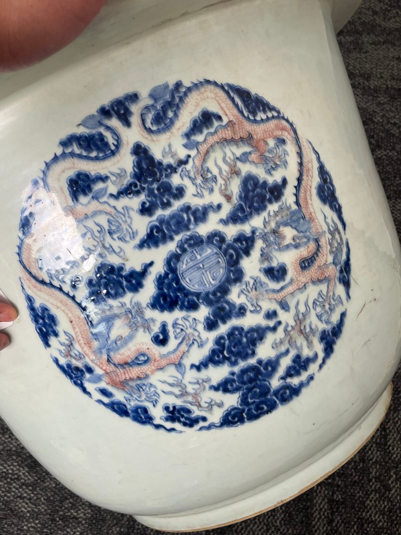 清康熙  御制青花釉里红“八龙贺寿”纹大花盆 ( 带木座 ) - 图12