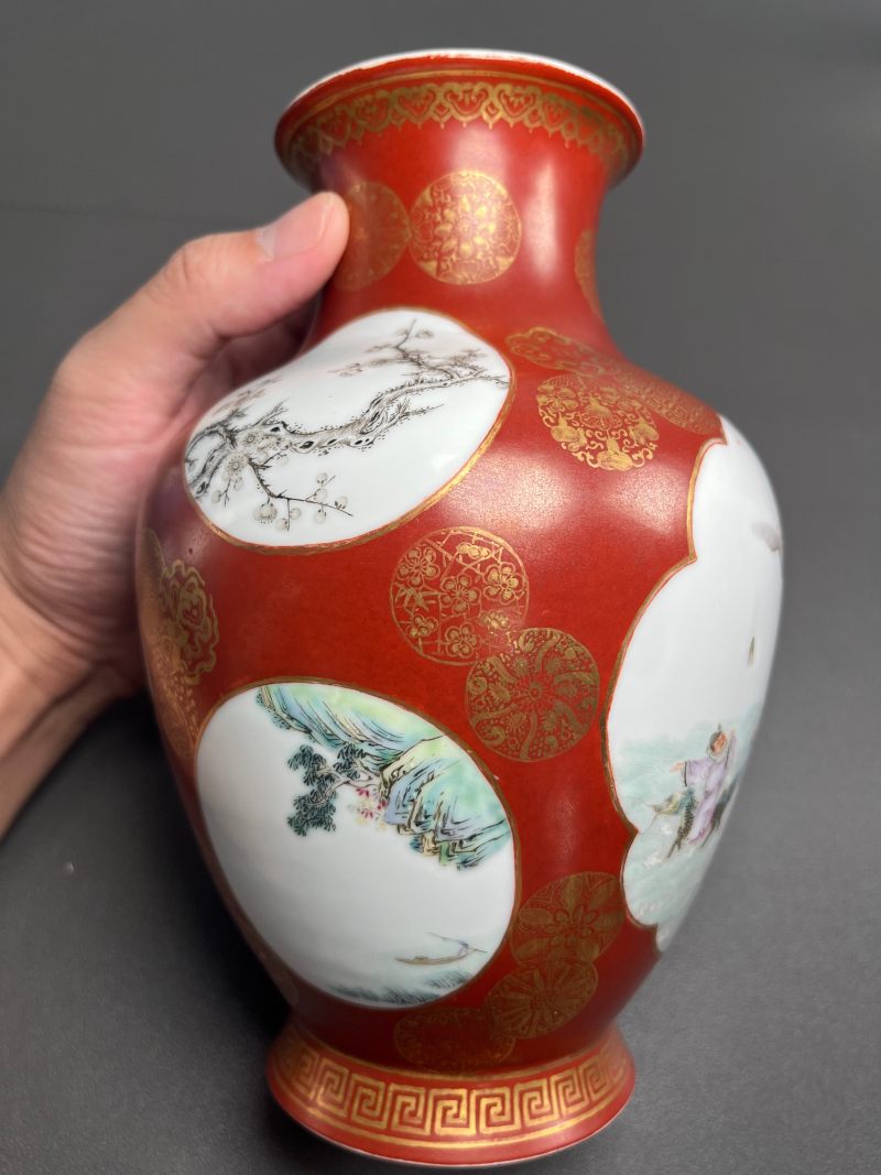 民国  珊瑚红地描金皮球花开光粉彩八仙图大口尊 - 图3