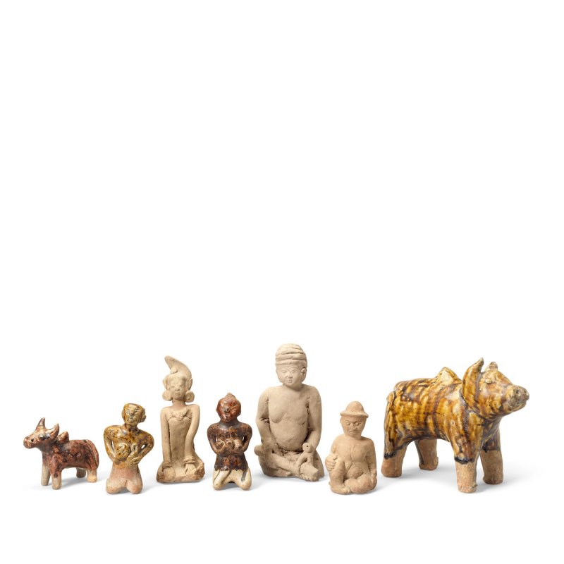 東南亞 約一四零零至一五零零年 陶塑像一組七件 | A GROUP OF SEVEN POTTERY FIGURES
