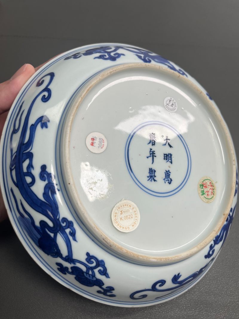 明万历  青花五彩“雉鸡洞石花卉”图盘（附老盒） - 图8