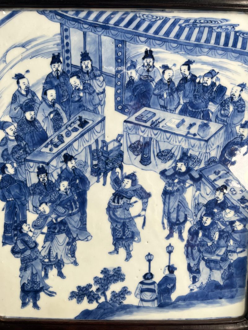 清康熙  青花“临潼斗宝”人物故事图插屏 - 图10