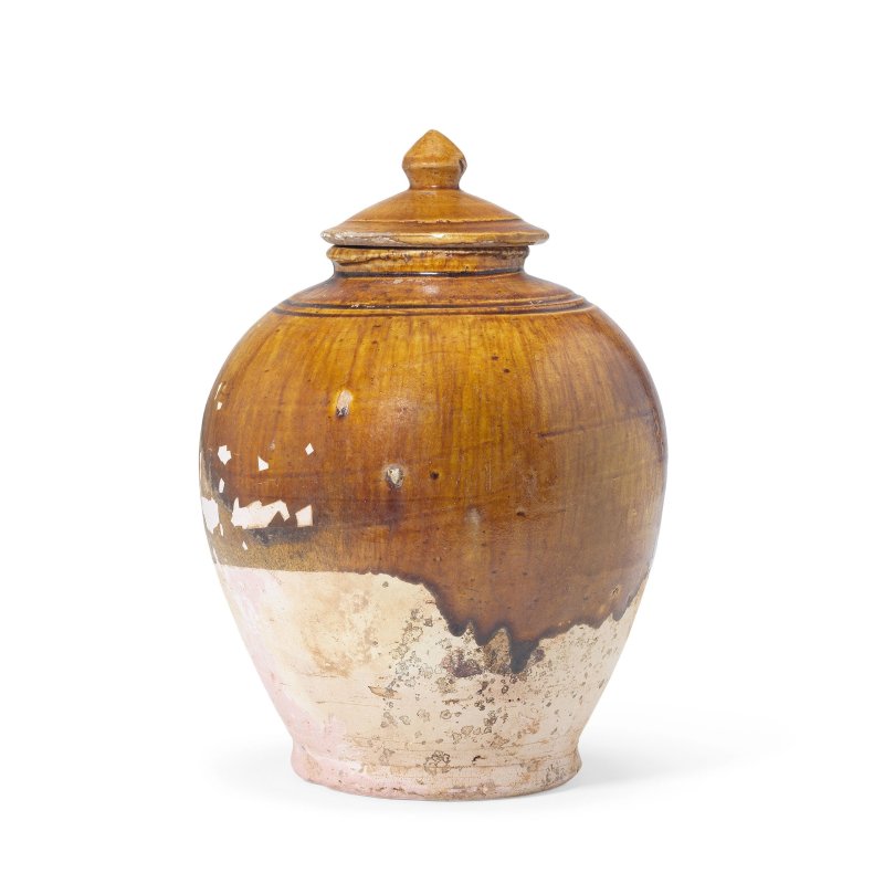 唐 褐釉罐 | AN AMBER-GLAZED POTTERY JAR AND COVER - 图2