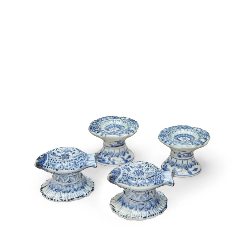 清康熙及乾隆 青花魚形鹽盤一對及花卉紋鹽盤一對 | A PAIR OF BLUE AND WHITE 'FISH' SALTS AND A PAIR OF 'FLORAL' SALTS - 图3