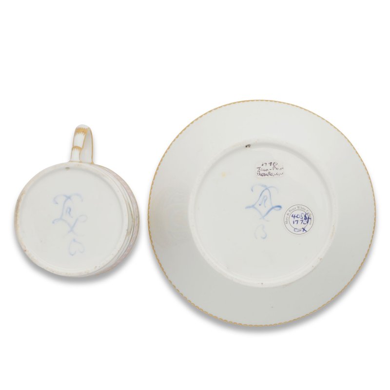 A Sèvres cup and saucer (gobelet litron et soucoupe), dated 1770 - 图2