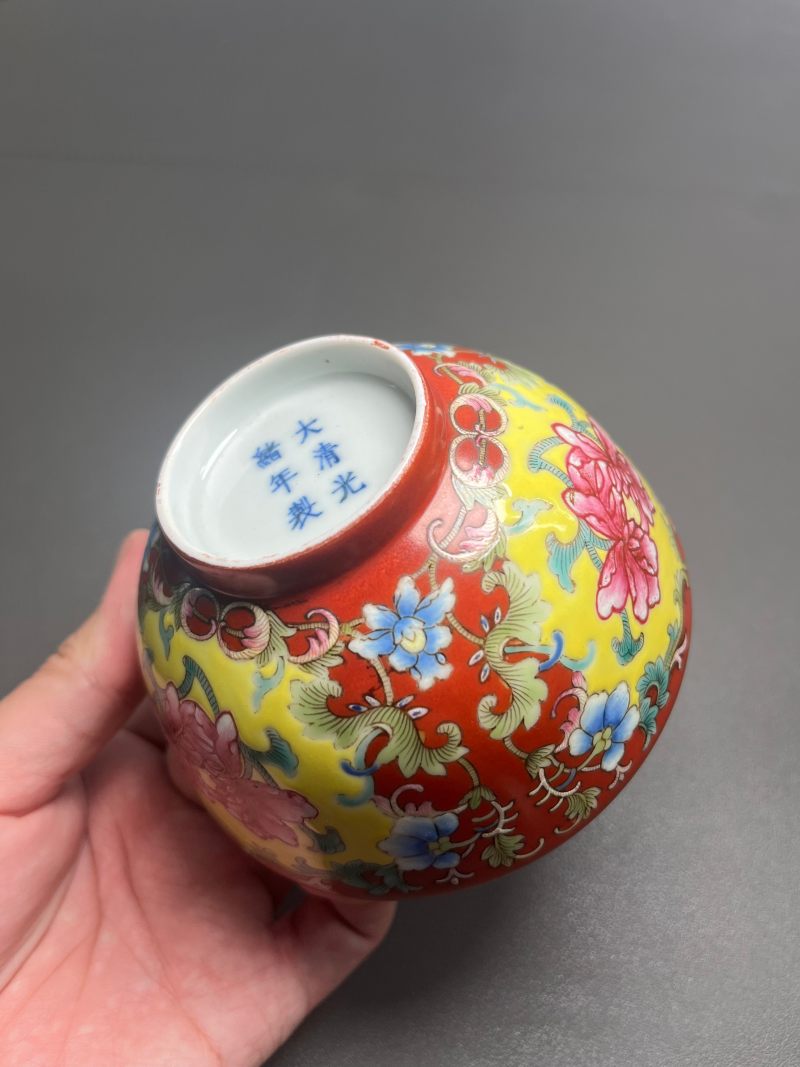 清光绪  珊瑚红地洋彩花卉碗（一对） - 图12