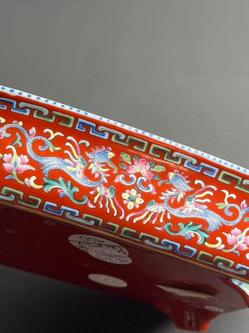 清乾隆  珊瑚红地洋彩夔凤纹长方倭角水仙盆（一对） - 图7