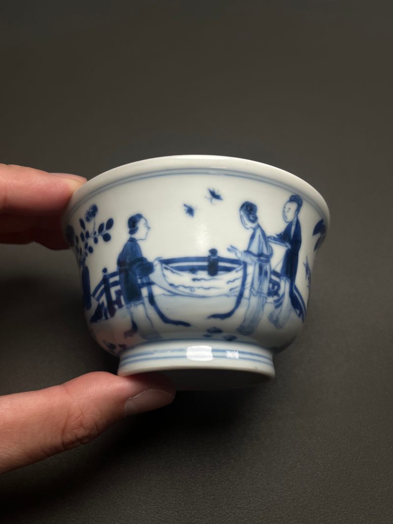 清雍正  青花“侍女对弈”图盖碗 - 图8