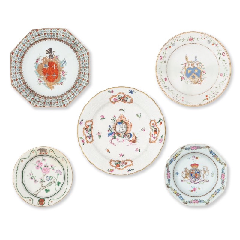 清乾隆 粉彩家族紋章盤五件 | FIVE FAMILLE ROSE ARMORIAL DISHES - 图3