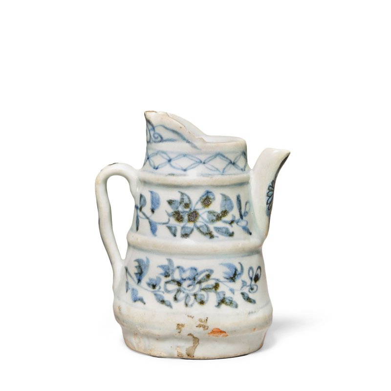 元 青花僧帽壺 | A BLUE AND WHITE 'MONKS CAP' EWER - 图2