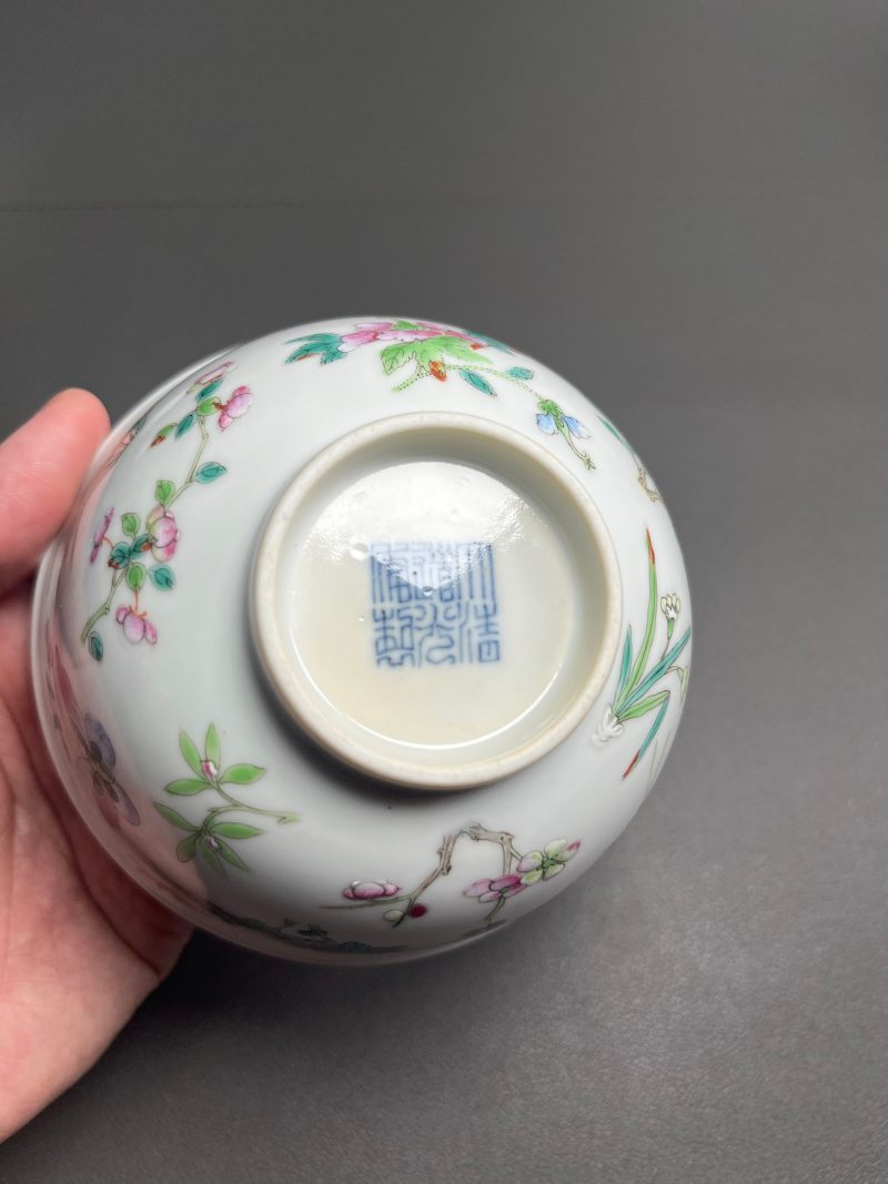 清道光  粉彩百蝶花卉纹碗 - 图9