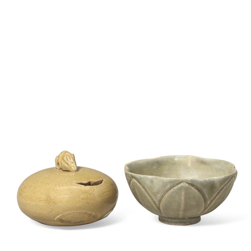 北宋 青釉花口盌及青釉暖手爐 | A CARVED CELADON 'LOTUS' BOWL AND A CELADON-GLAZED HANDWARMER