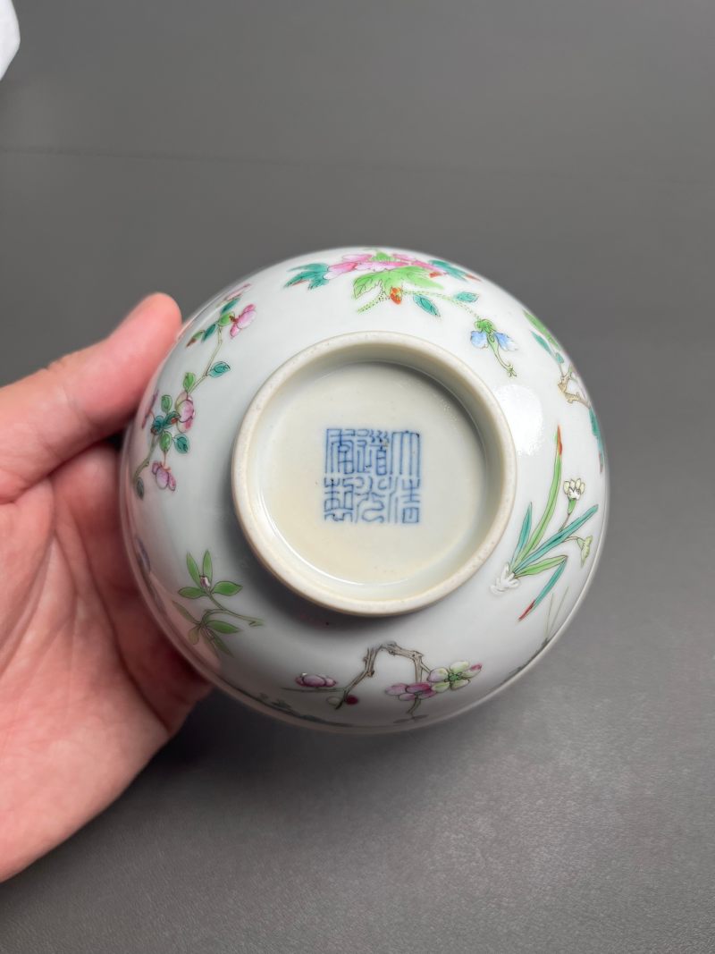 清道光  粉彩百蝶花卉纹碗 - 图10